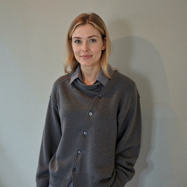 Fia | Comfortable Cashmere Vest with a Playful Button Placket