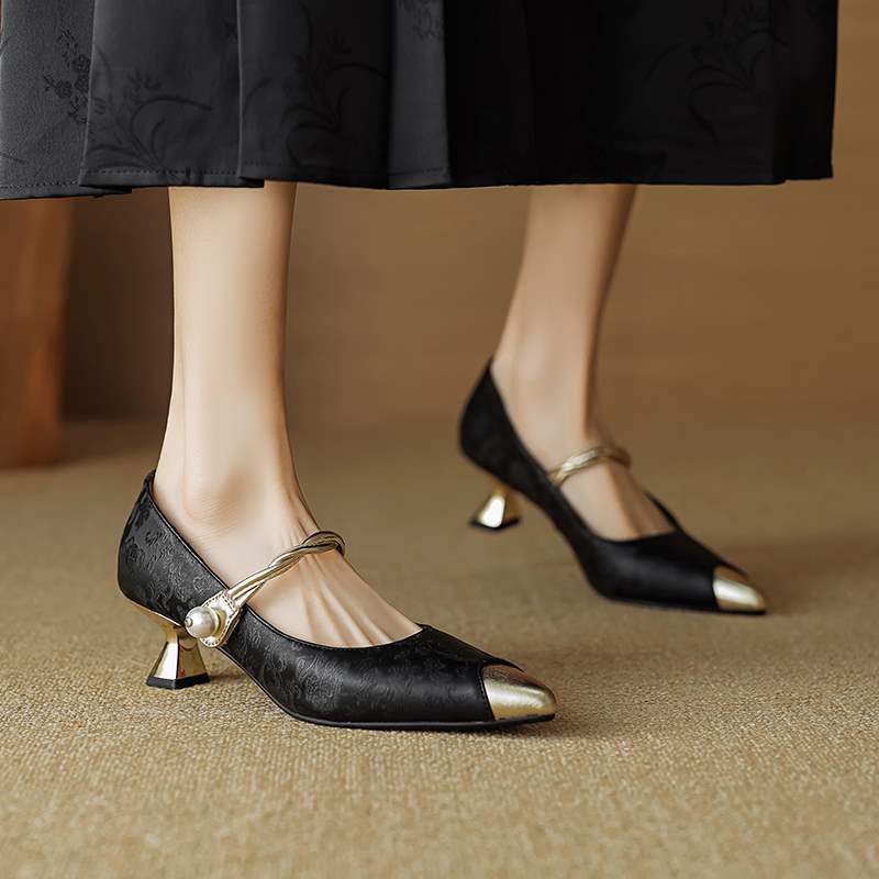 Olena | Savana Kitten Heels